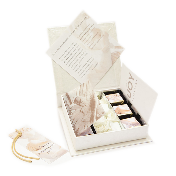 Handmade personalized luxury gift box with white truffles and Gianduia Cremino.