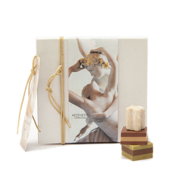 Handmade personalized luxury gift box with white truffles and Gianduia Cremino.