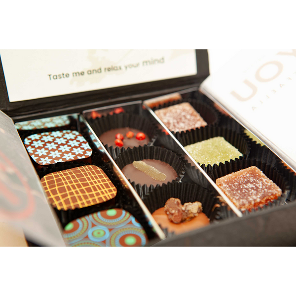 Handmade luxury gift box in Zen graphic, personalized. Content: praline ganache, praline pirottino, spiced jellies.